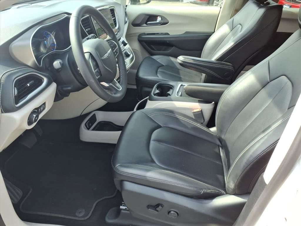 2024 Chrysler Pacifica Hybrid Select