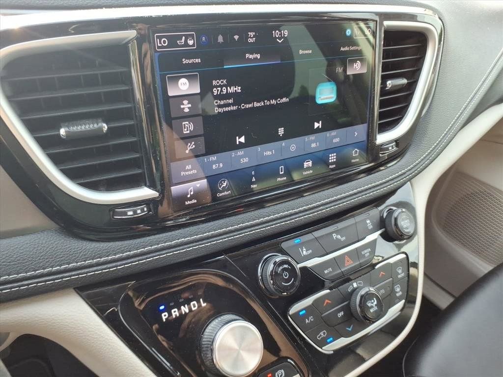2024 Chrysler Pacifica Hybrid Select