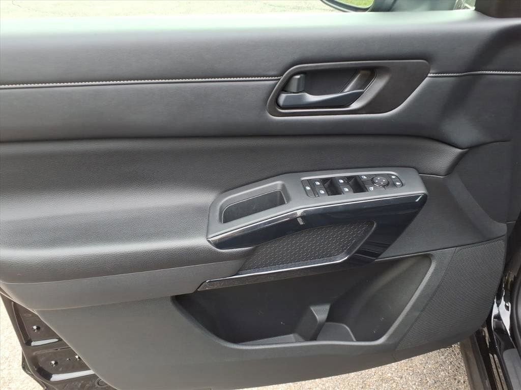 2023 Nissan Pathfinder S