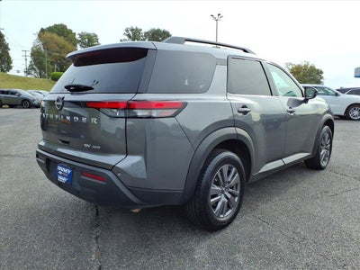 2024 Nissan Pathfinder SV